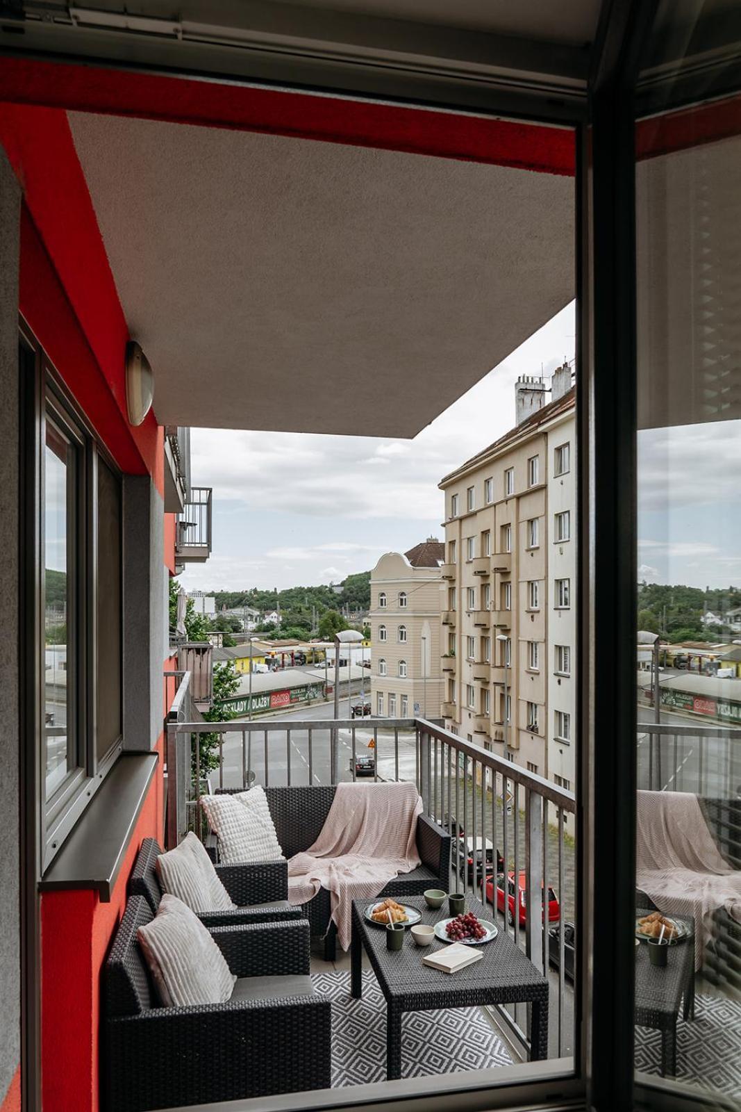 Prague Days - Bright Apartment - Balcony - Private Parking Eksteriør bilde